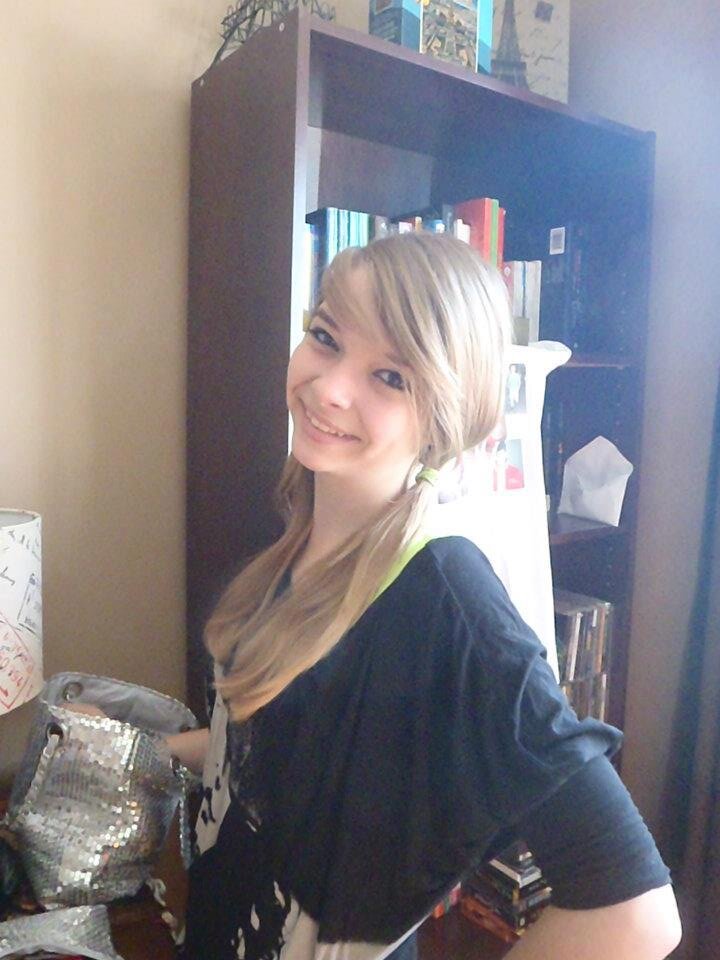 Hi, i'm Kim I have 15 years and i love music 3 My favorite group is One Direction. Follow me i'll fallow you back :)