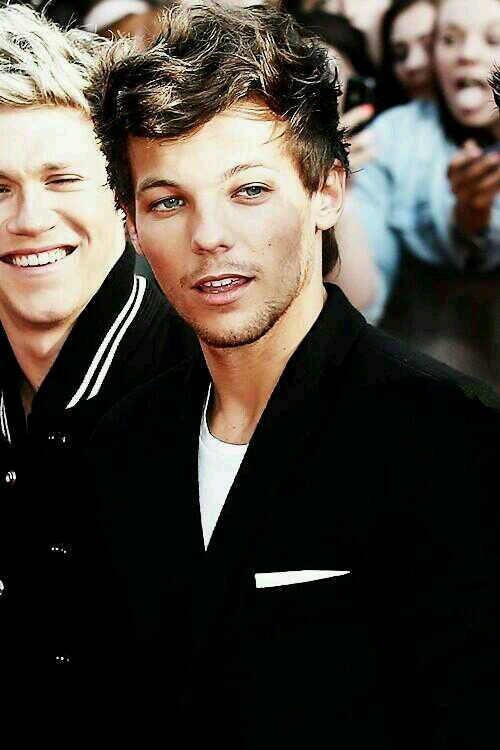 taken by my pezza bear @faking_you  I'm louis @harcldstylez_ owns me