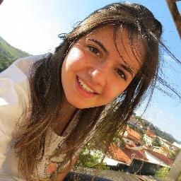 Mackenzista, ariana, apaixonada por fotografia e futura publicitária.