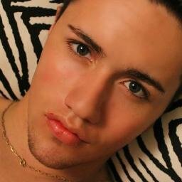 Actor, Fotógrafo, Diseñador, Modelo y Bailarín.