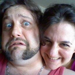 En 5 mots: couple/gamers/IRL/passion/jeux vidéo! Kewoa?! Nous sommes un couple de gamers IRL passionné de jeux vidéos en tout genre! Ah ok! ^^ Enjoy!!!! ^_~