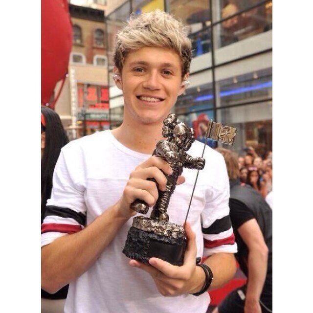 ☼ spam account for @simplyhoran ☼