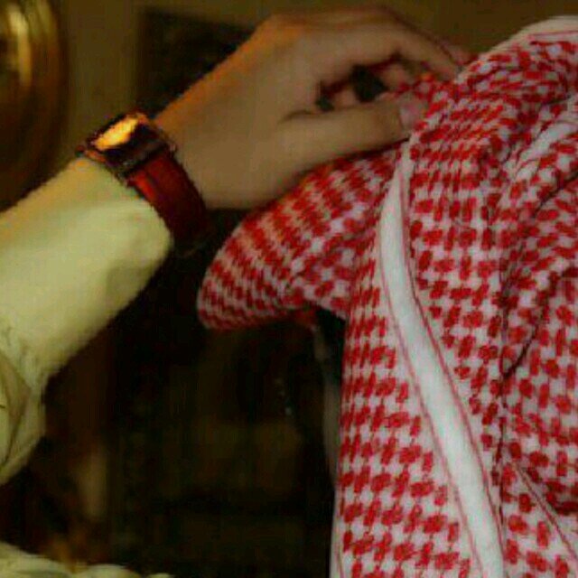 ‏‏وأدمنك بالدقيقة وأحلف ألف  بالثانية لاحياة لِي بدونك