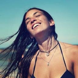 Hija de mis papás. Hermana de mis hermanas. Amiga de mis amigos. Señora del marido más mino. Mamá del niño más lindo del mundo./ Ingeniera Comercial de la UAI