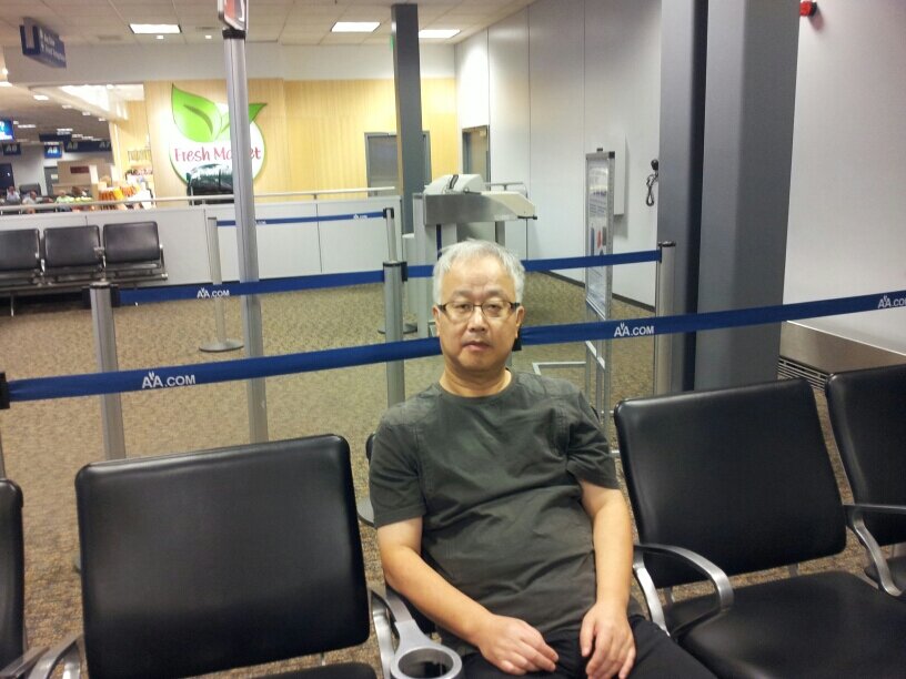 이웃과 더불어살고 싶은데 이웃이 없는 현재의 삶을 사는 보통사람. 허나 상식이 통하는 보통사람.