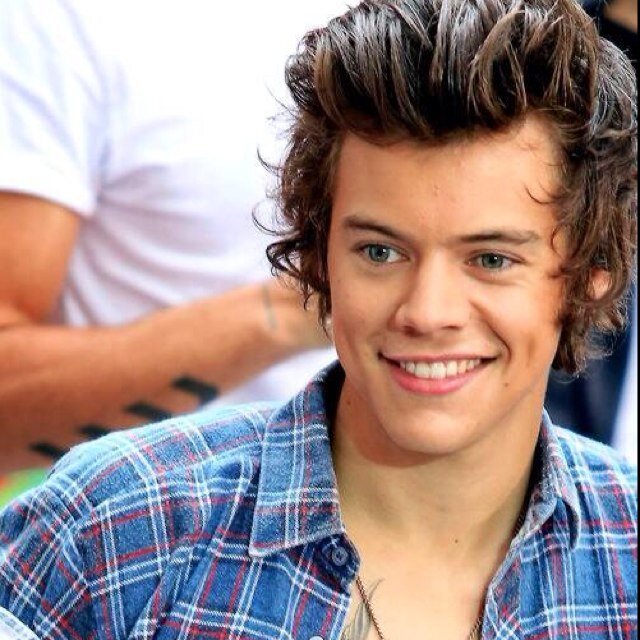 Louis Tomlinson is mine, he's fragile, don't touch...