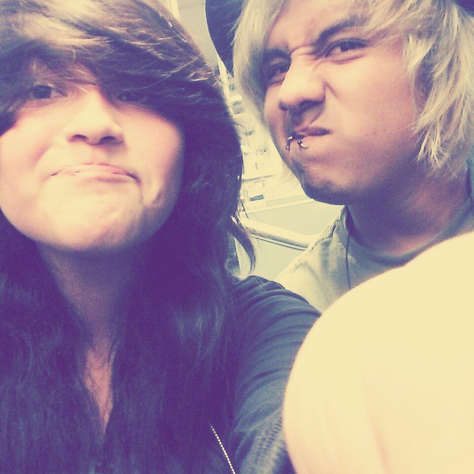 im Yesenia , im 16 and my favorite band is pierce the veil (:
