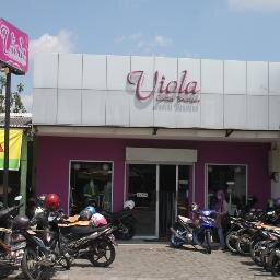 BoutiqueViola's profile picture. toko fashion perempuan 
jl. pringgolayan selokan mataram condong catur sleman yogyakarta