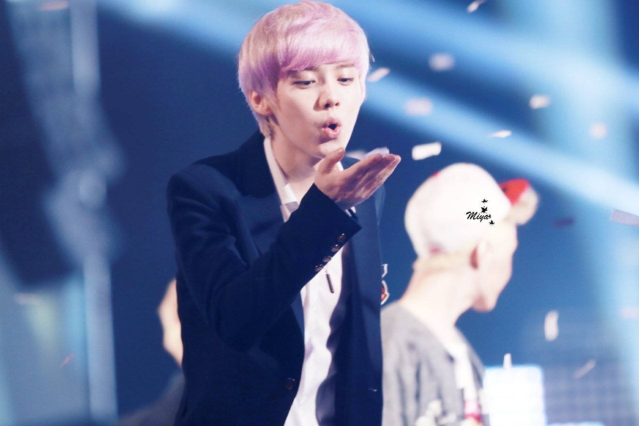 ► หนีห่าว อันยอง สวัสดีครับ ผมลู่หาน กวางแห่งรุ่งอรุณ EXO-M.ผมชอบหาย(?) ฟอลผมแล้วเรามารู้จักกันนะ *ขยิบตา* ◄ // I'm bot not real ☺