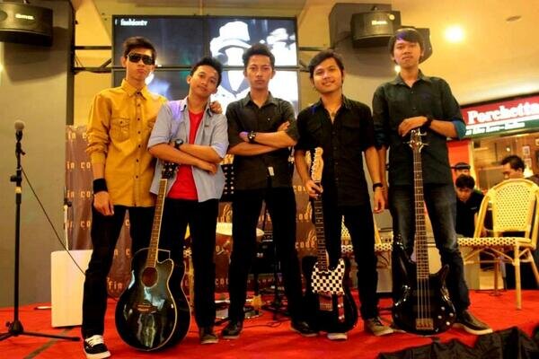 Five Brother's are: @farhann_FR @helddi @FajarDhendis @mamedzkumel @aldikunclunk | More info and Booking @Rhevan_FMs ☎089648408154 264C8E6D #AkudanBenci