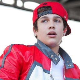 Cuenta de apoyo a ese chico de San Antonio que cumplió su sueño gracias a Youtube, @austinmahone

Gracias Xavi, eres grande.