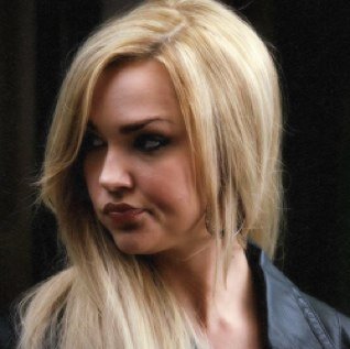 Mejor amiga de Stefan. Le ayudé a controlarse con su sed de sangre y dejar su lado ripper. Me encanta Bon Jovi y odio a Katherine por lo que les hizo.