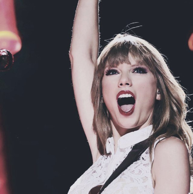 Im bored #kik me : @\swiftieswiftforever 
@taydreams_ | ig