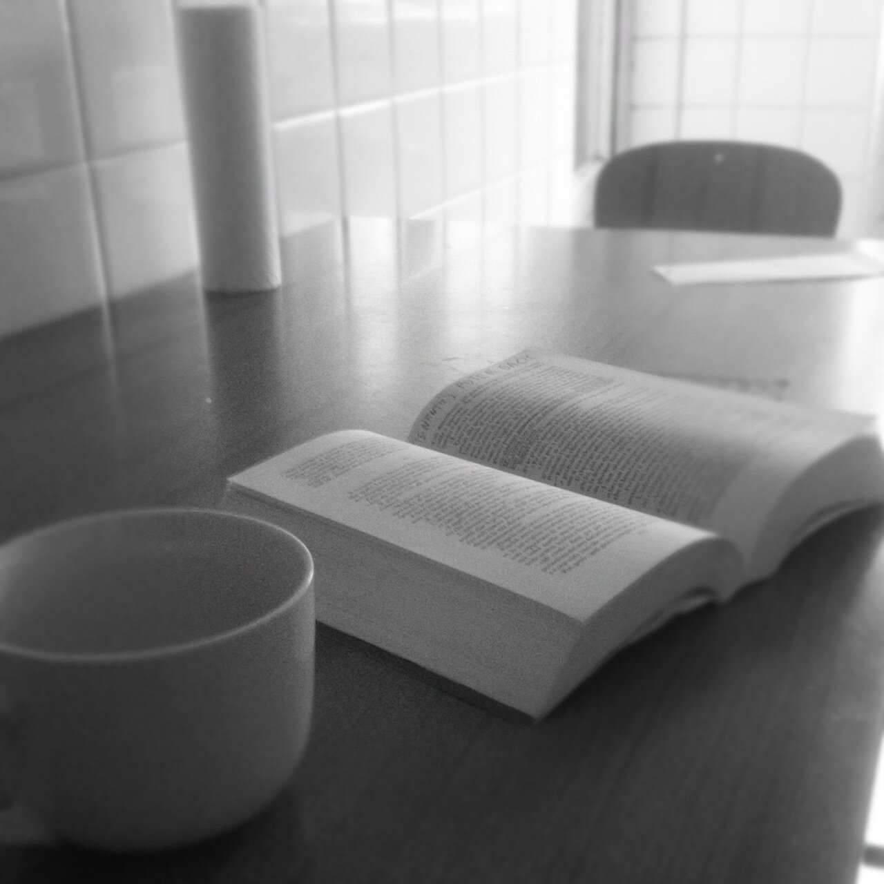 Un passo per ogni giorno. Un passo per interessarsi, amare o criticare; sempre all'insegna dell'amore per la letteratura.