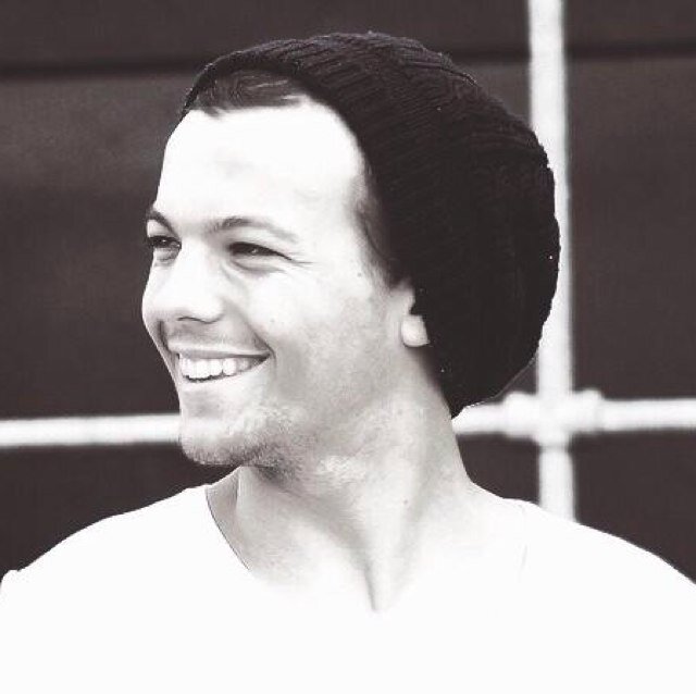 If you want follow me back, don't follow this acc please but this one @smileofzouis