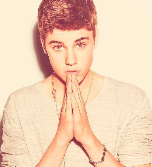 16.Cuenta dedicada Justin Bieber en @MegaStarSpainUn niño que cumplio su sueño,el gran bieber Con xavi hasta la muerte.