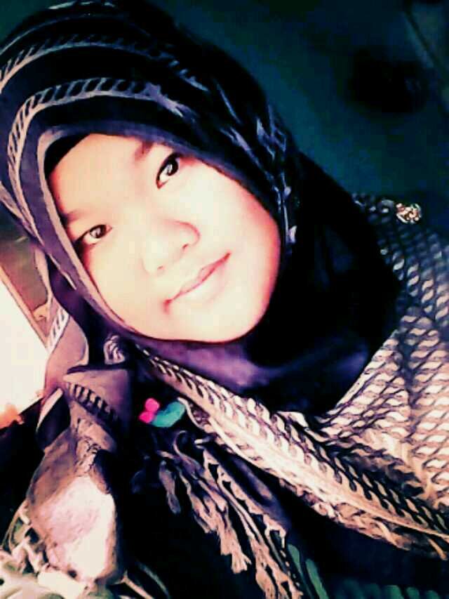 16, ska bergaul, peramah, suka buat lwak, jujur, single,selamber je.. berkawan ngn sesiapA x kira umur, lelaki or girl.. ... that me aliah :D ikhlas dari hati