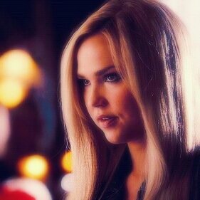 I shine bright my light but the darkness consumes me. Demons are by my side and the angels try to take me.  || RP - MC ||