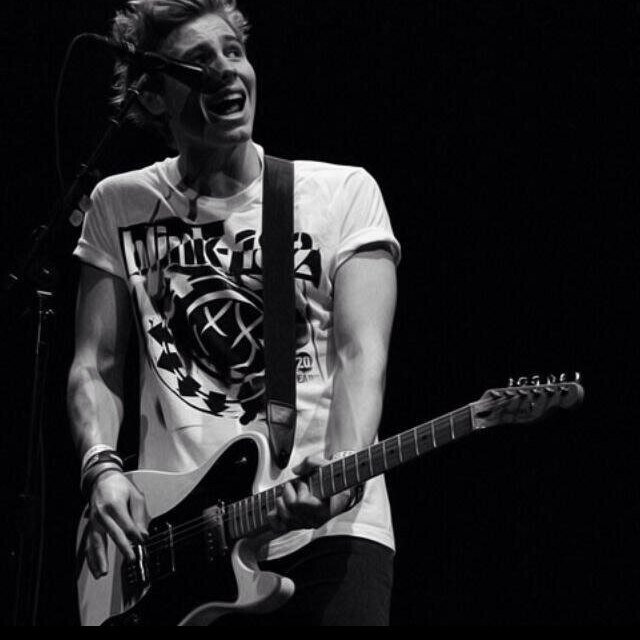 im in a band, we do weird shit sometimes.
(Parody Account) ;) If you love Luke Hemmings then follow me too! :) It'll be nice if we can be friends.