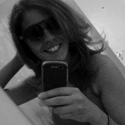 Futura Veterinária 
◘ Twitter Official, WEBSTAR, 19 anos..