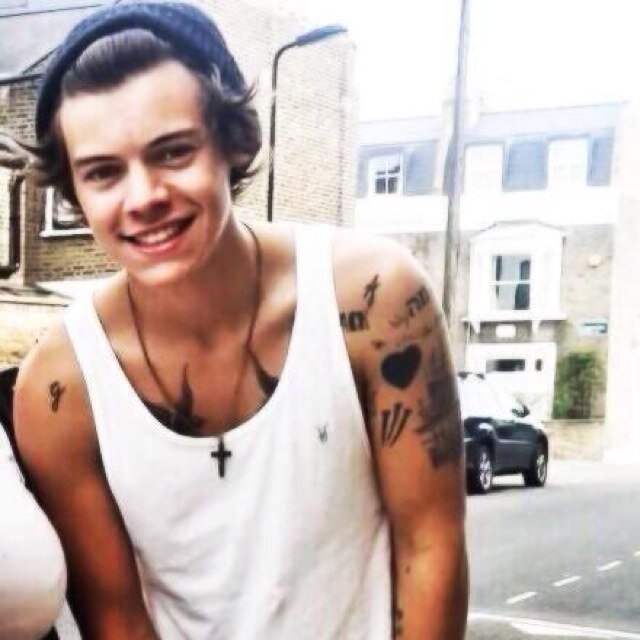 @happilynarryx GAVE YOU A FREE FOLLOW! SHE FOLLOWS BACK!