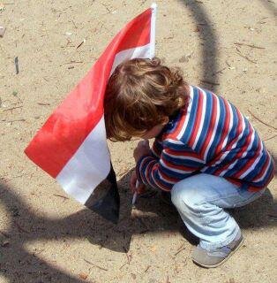 بما أنني لا أعرف شيئا عن الغد ، فإنني لا أحتفظ بأحلامي وطموحاتي الرائعة لوقت آخر......اعشق السياسه .....واعشق وطني اليمن