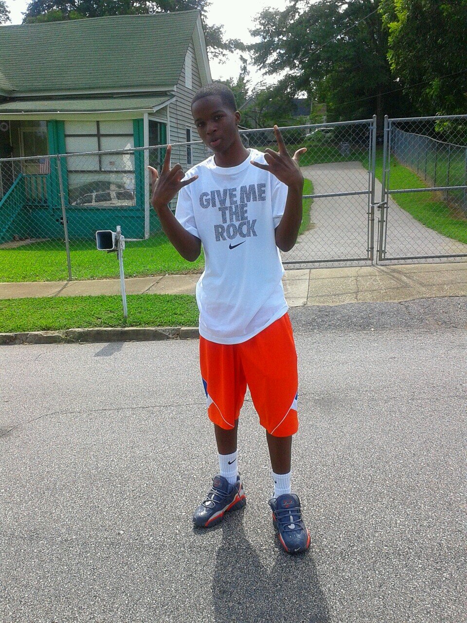 fukk ah hater my money B staxkin up like ah elevator its me neva you slash that its us neva them #MOB