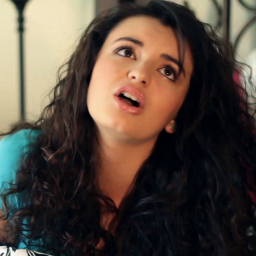 como assim a rebecca black só é conhecida por Friday ?