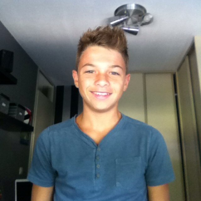 • Instagram: @iikay10_. 