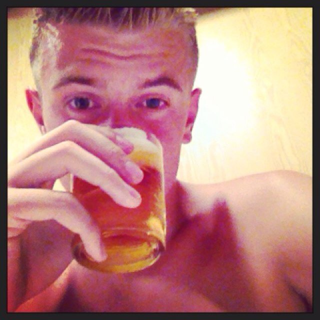Yoow!    what i do is: eat , sleep , chill , party. |                                !Don't Worry Be Happy!|  Bm @bram_070 | ♔ jus✞ ∱☻££☻w m∉