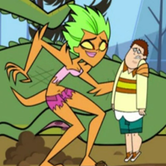 Dakota was on Total Drama! Now Dakota is changed into this. ...DAKOTA SMASH CHRIS!