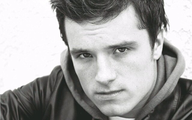 You follow me , real or not real ? Real.  •Hutcher Lawsbian Tribute Potterhead Macklemore •Joshifer-Peeniss-Everlark •Follow back. THG-CF-M