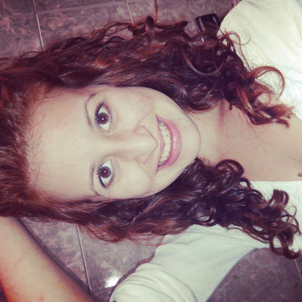 “A vida nos ensina a amar, e nos ensina a chorar. Pode ser irônico, mas a verdade é que você não sabe o valor do amor até chorar por ele.”
#LoveLove ..