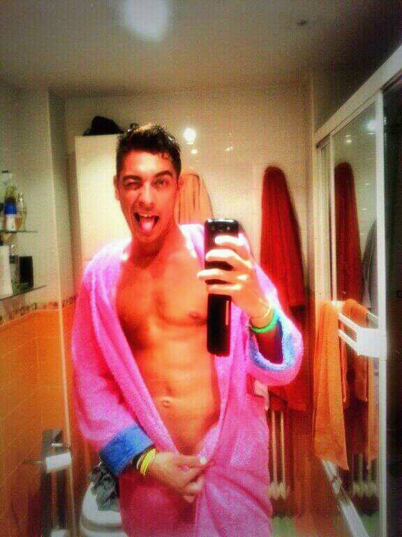 Coconcursanttte de GH14,rererepescado,entre papapara dededemostrar quequeque nonono soy niningun mumumuble.Amo a Desi