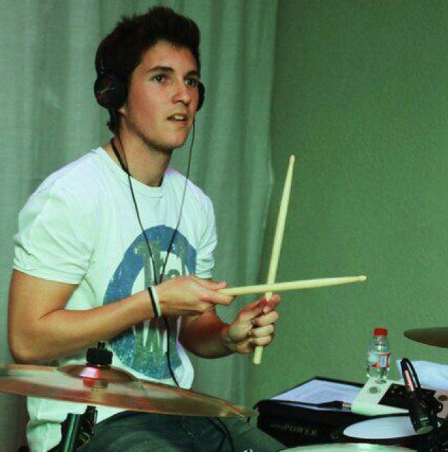 Bienvenidos al club de fans OFICIAL del batería @Victor_POLARIS del grupo @POLARIS_oficial. Manejado por @ClauGerlache