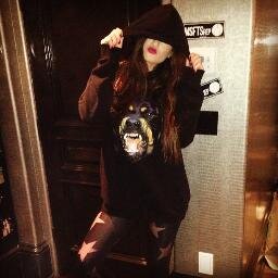 Vampire. BFF: @Madge_SP @CassieWesst/ Nefilim. Tributo. Bruja. Lover. Infinite.