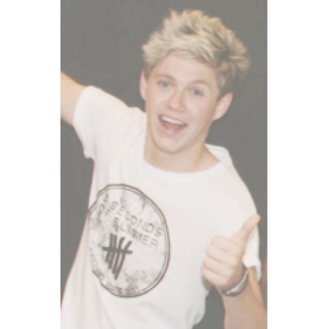 Hiya.I'm 18. Love One Direction,they are my everything. •Per aspera ad astra•