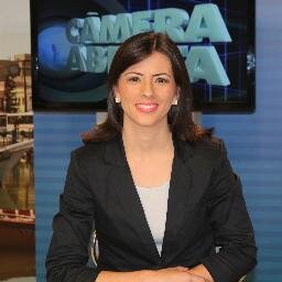 Jornalista, trabalha na Rádio Tubá há 10 anos, apresenta o  De Mulher para Mulher e também é editora e apresentadora do Câmera Aberta Resumo, na Unisul TV!