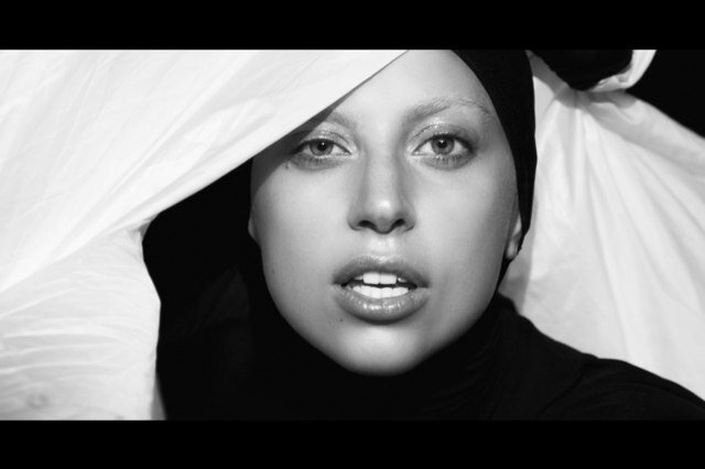BUY The Mother monsters NEW SINGLE 'APPLAUSE' AND PRE-ORDER MY ALBUM 'ARTPOP' HERE NOW! http://t.co/rCQW0XUodS wating for da queen to follow