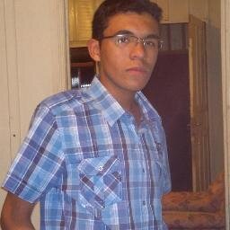 converso  bastante  as  vezes  sou  inritante  mas  quer  me  conhecer  me  segue