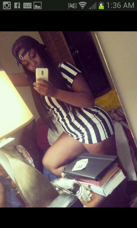 REAL NIGGAZ FOLLOW ME I WONT MISGUIDE YOU IM A PRINCESS ON MY ROAD TO RICHES I LOVE TO SHOP ND SMOKE KUSHHHH Blunts ♕ |♥| Also im single