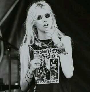Tudo o que eu digo e faço
Aos seus olhos sempre está errado
Me diga aonde eu me encaixo
Nessa sociedade doente - Ozzy Osbourne
