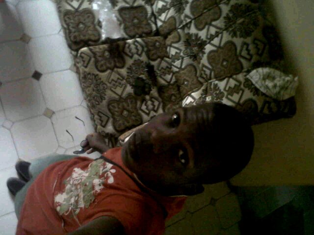 Hansum honest fresh lookin guy lov playin wif gurl a lot