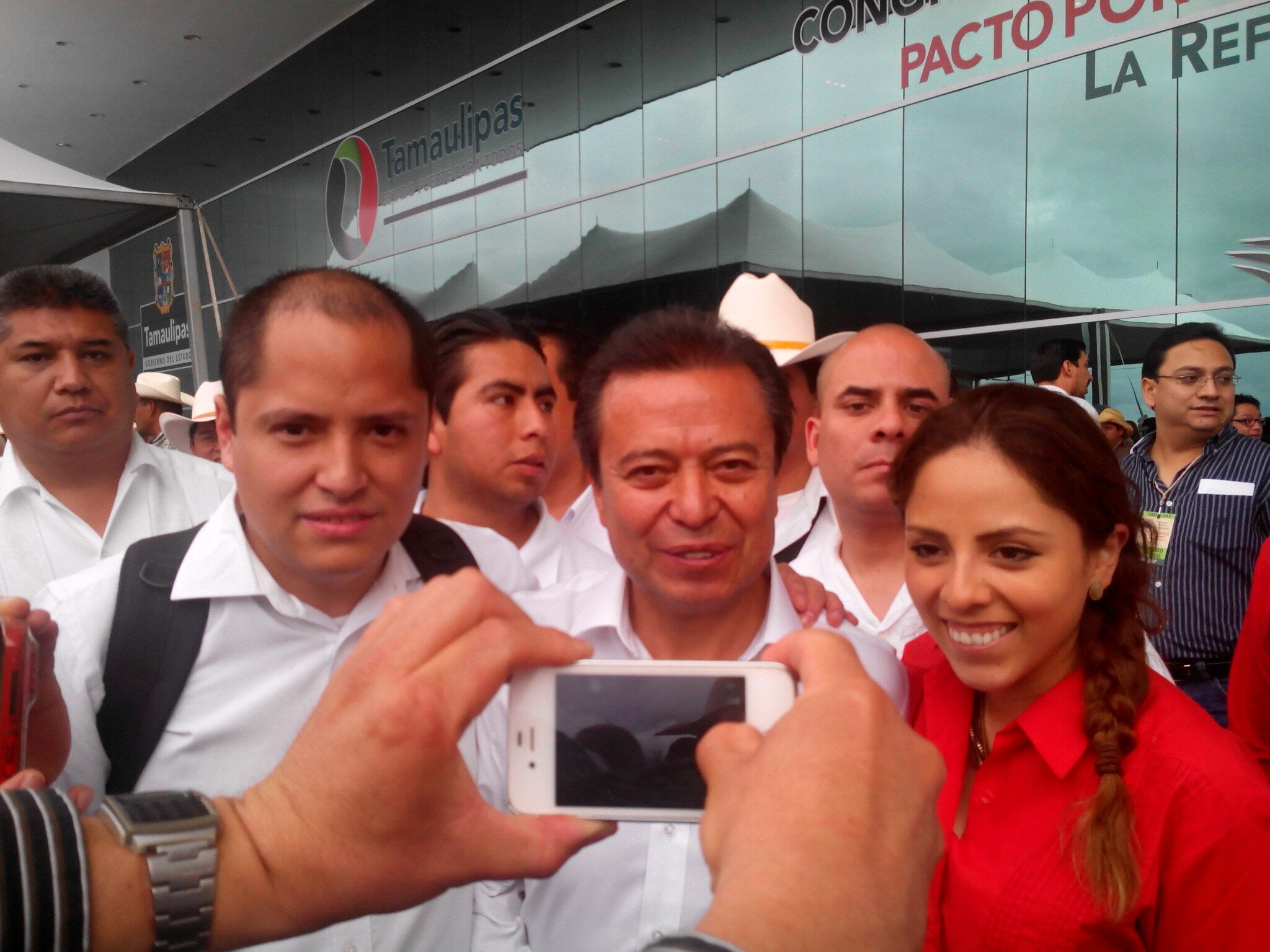 Administrador de Empresas con especialidad en PyMES – Presidente del Instituto Nacional del Hombre – Empresario – AMM – Analista del Mundo