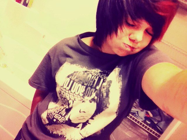 Kelsey. 15. Depressed. Pierced. Single. Atheist. Bisexual. Follow me & i'll follow back?