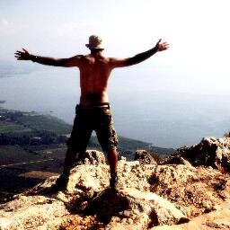 בלי להיות או לא להיות אני פשוט ישנו , צופה על העולם והוא כל כך יפה