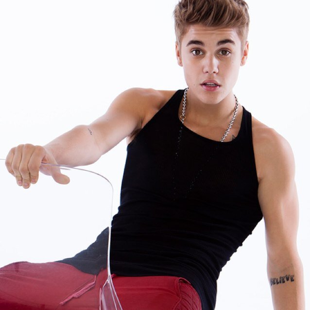 iTweet funny, wise and cool things. well ... yeah and i'm a belieber. Contact: @elieyammine98