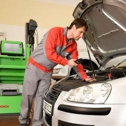 Salek’s Motors trade as one of the premier independent garages in Southampton and as a proud member of the Bosch Autocrew network.