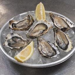 Io e mia sorella siamo i giovani capitani di questa nave, che abbiamo chiamato Alla Staffa, dove il pesce diventa un'emozione prelibata.