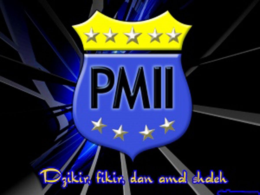 Tunduk tertindas atau bangkit melawan. Mundur adalah suatu penghianatan.